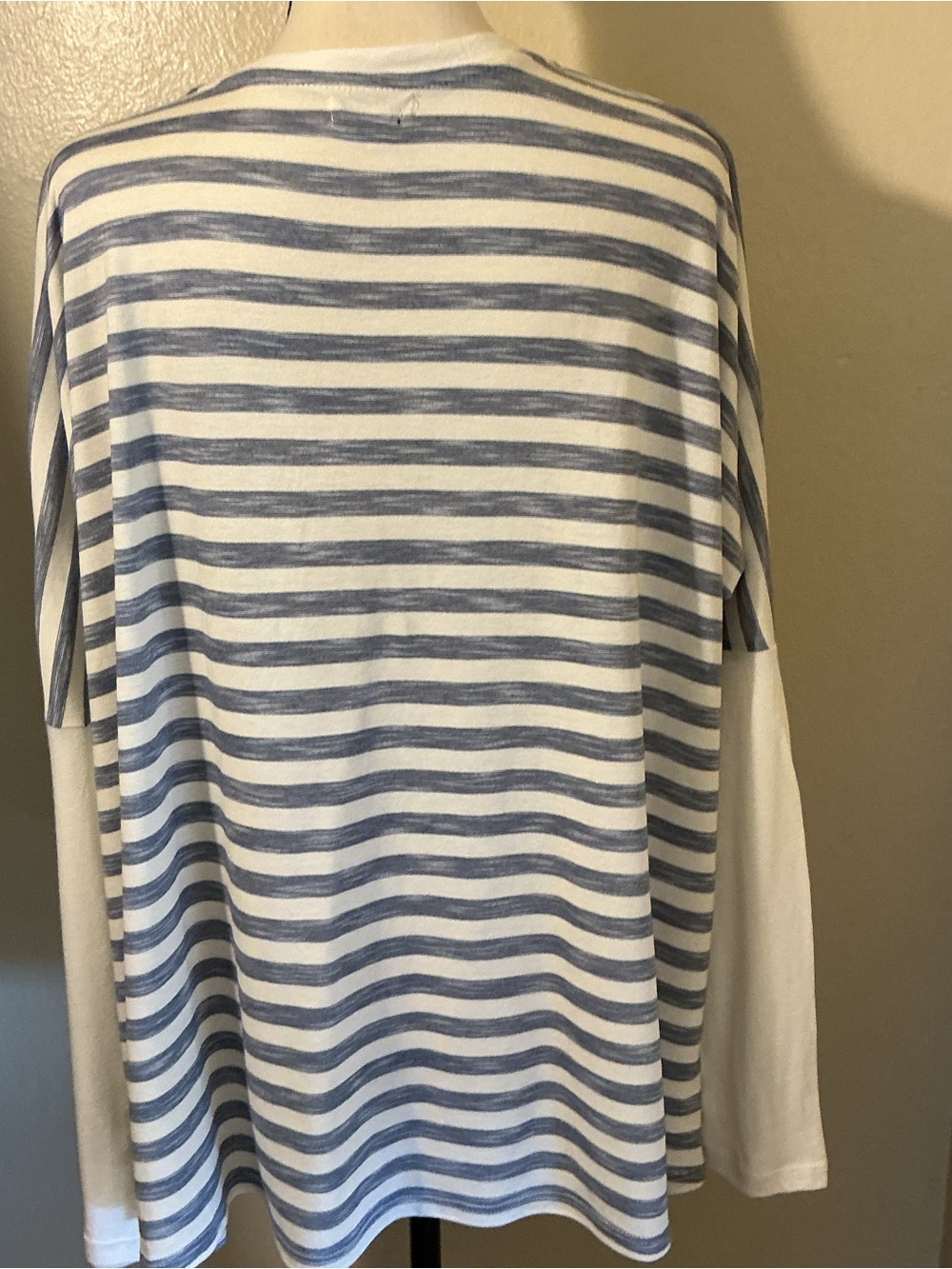 StyleMint Womens Size 4 Blue Ivory Striped V-Neck Cotton Modal Relaxed Top USA - Picture 7 of 13